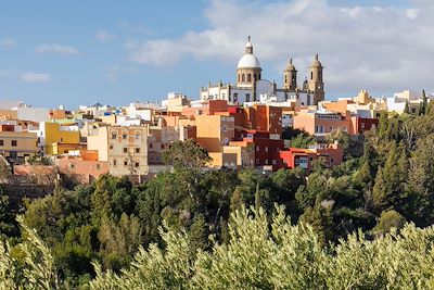 © Jon Arnold Images/ hemis.fr - Agüimes et église de San Sebastian - Gran Canaria - îles Canaries - Espagne Agüimes et église de San Sebastian - Gran Canaria - îles Canaries - Espagne