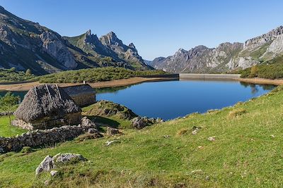 © Ricardo Algár / Adobe Stock - Somiedo - Asturies - Espagne Somiedo - Asturies - Espagne