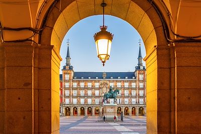 © f11photo / Adobe Stock - Plaza Mayor - Madrid - Espagne Plaza Mayor - Madrid - Espagne