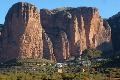 © Thierry Modolo - Les Mallos de Riglos - Huesca - Aragon - Espagne  Les Mallos de Riglos - Huesca - Aragon - Espagne
