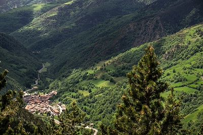 Vue de Setcases depuis le sentier du GR11 - Catalogne - Espagne