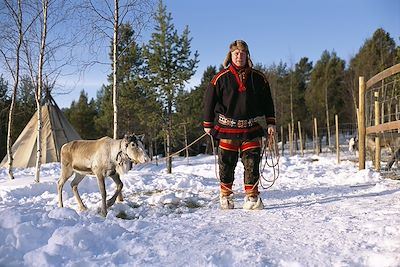 © Lars Thulin, Johner / Getty Images - Peuple Sami - Laponie Peuple Sami - Laponie