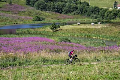 © LANSARD Gilles / Hemis.fr - VTT électrique dans le Jura VTT électrique dans le Jura