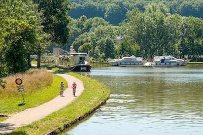 Au bord du canal - Bourgogne - France