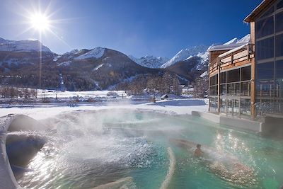 © JACQUES Pierre / hemis.fr - Les Grands Bains du Monêtier - France Les Grands Bains du Monêtier - France