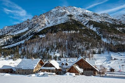 © MARTELET Christian / hemis.fr - Hameau le Laus, Col d'Izoard, Hautes-Alpes - France Hameau le Laus, Col d'Izoard, Hautes-Alpes - France