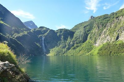 © Sarah Modolo - Le lac d’Ôo (1 504m), le lac le plus profond des Pyrénées - France Le lac d’Ôo (1 504m), le lac le plus profond des Pyrénées - France