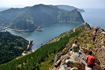 © CDT64/P.Gaillard - Randonnée sur le sentier litoral de Passaia - Espagne Randonnée sur le sentier litoral de Passaia - Espagne