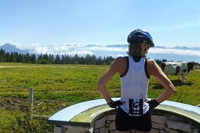 Cycliste admirant le panorama - Vercors