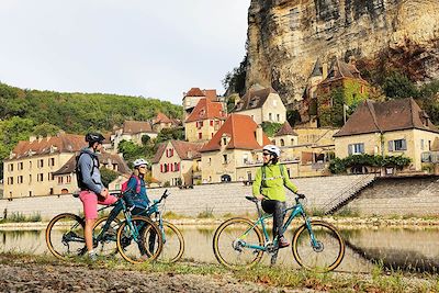 © Sarlat Tourisme - Cyclistes à Sarlat - France Cyclistes à Sarlat - France