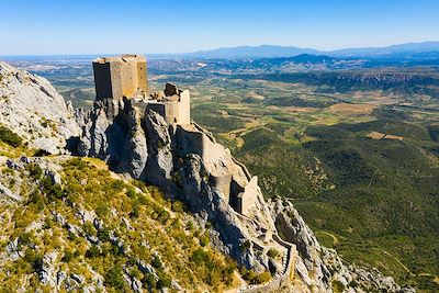 © JackF / Adobe Stock - Château cathare de Quéribus - Occitanie - France Château cathare de Quéribus - Occitanie - France