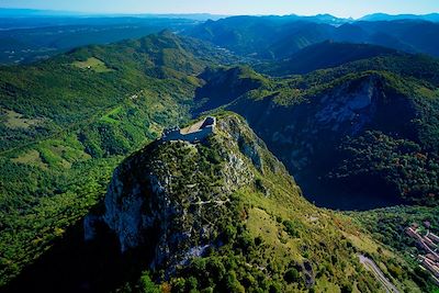 © Dominique VIET - CRTL Occitanie - Vue aérienne du château de Montségur - Occitanie - France Vue aérienne du château de Montségur - Occitanie - France