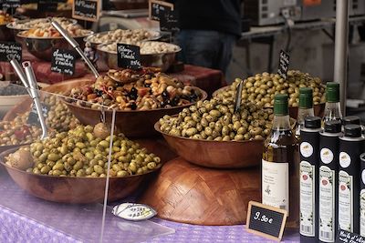 © Sonia Fontaine - Sur le marché - Lubéron - France Sur le marché - Lubéron - France