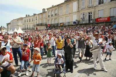 © Collection Tourisme Gers/CDT32/Barthe Pierre - Festival Bandas y Penãs de Condom - Gers - Sud-Ouest - France Festival Bandas y Penãs de Condom - Gers - Sud-Ouest - France