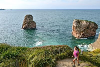 Randonnée sur le sentier litoral près d'Hendaye- France