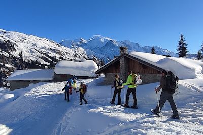 Randonnée en raquettes à neige  semaine en pension complète en hôtel &  guidage inclus