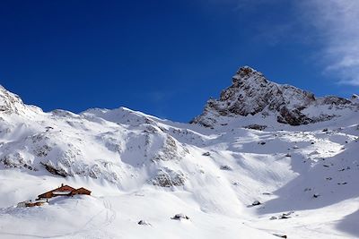© Marc Laurans - Refuge de la Blanche - Massif du Queyras - France Refuge de la Blanche - Massif du Queyras - France