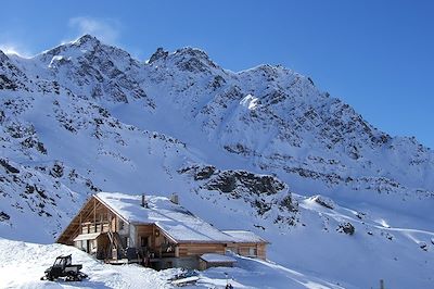 © Marc Laurans - Refuge de la Blanche - Massif du Queyras - France Refuge de la Blanche - Massif du Queyras - France