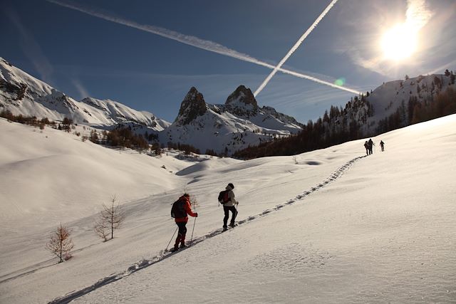 Randonnée en raquettes à neige  semaine en pension complète en hôtel &  guidage inclus