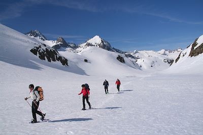 Randonnée raquette dans les Pyrénées - France