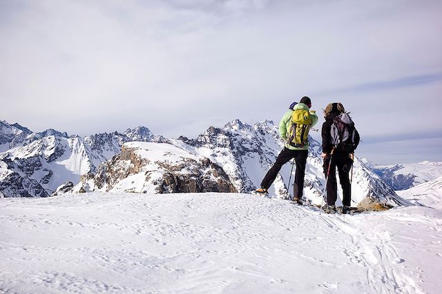 Randonnée en raquettes à neige  semaine en pension complète en hôtel &  guidage inclus