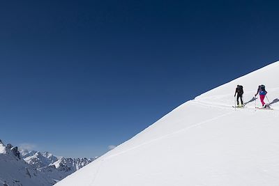 Ski de randonnée au col de la Chapelle dans les Hautes-Alpes - France