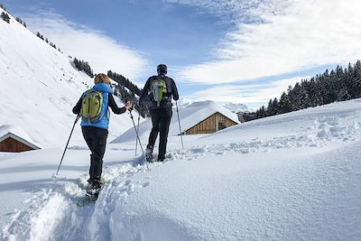 © Joseph Rouget - JoEnmontagne - Randonnée en raquettes - Praz de Lys - France Randonnée en raquettes - Praz de Lys - France