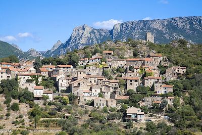© SIERPINSKI Jacques / hemis.fr - Vieussan et massif du Caroux - Vallée de l'Orb - France Vieussan et massif du Caroux - Vallée de l'Orb - France