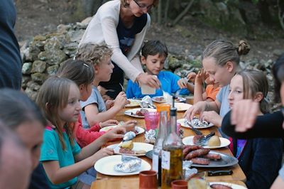 Repas au bivouac - Massif du Caroux - Parc naturel du Haut-Languedoc - France