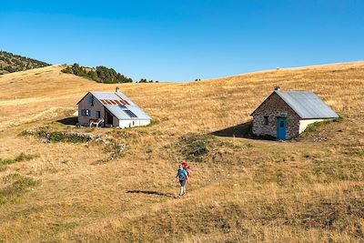 © Christian MARTELET / hemis.fr - Randonnée dans les Hauts-Plateaux du Vercors - Drôme - France Randonnée dans les Hauts-Plateaux du Vercors - Drôme - France