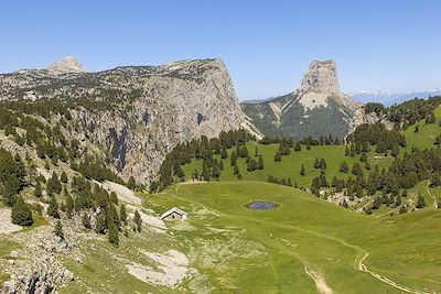 © Pierre JAYET / Hemis.fr - Mont Aiguille - Hauts-Plateaux - Vercors - France Mont Aiguille - Hauts-Plateaux - Vercors - France