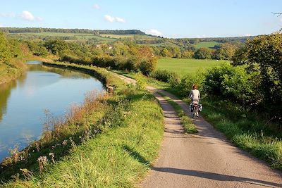 © Paul Villecourt - Canal de Bourgogne - France Canal de Bourgogne - France