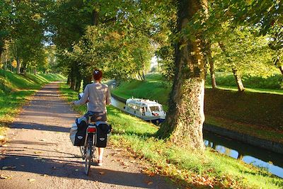 Canal de Bourgogne - France