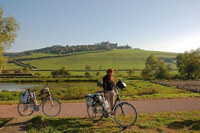 © Paul Villecourt - Canal de Bourgogne - France Canal de Bourgogne - France