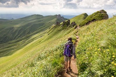 Randonnée en famille en Auvergne -  France