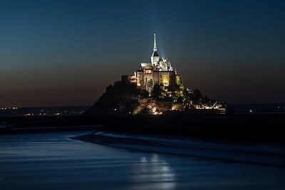 Mont-Saint-Michel de nuit - France