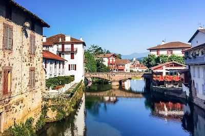 © Jeanne Emmel / iStock - Saint-Jean-Pied-de-Port - Pays-Basque - France Saint-Jean-Pied-de-Port - Pays-Basque - France