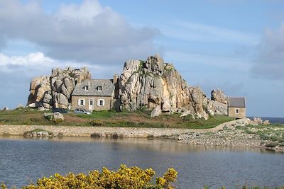 © Isabelle Bouquet - Pointe du Château - Côte de granit rose - Bretagne - France Pointe du Château - Côte de granit rose - Bretagne - France