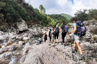© Salomé Cardona - Randonnée au bord du Liamone - Corse - France Randonnée au bord du Liamone - Corse - France