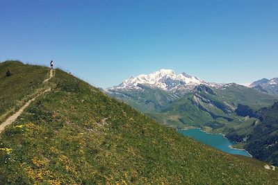Mont Blanc et lac de Roselend depuis la Roche Parstire - Alpes du Nord - France