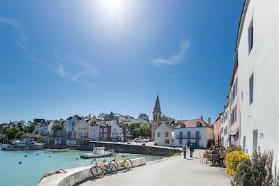 © BERTHIER Emmanuel - Le port de Sauzon - Belle-Île-en-mer - Bretagne - France Le port de Sauzon - Belle-Île-en-mer - Bretagne - France