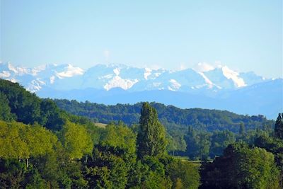 © Collection Tourisme Gers/CDT32/S. Daudirac - Paysage gersois avec vue sur les Pyrénées - Sud-Ouest - France Paysage gersois avec vue sur les Pyrénées - Sud-Ouest - France