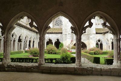 © Collection Tourisme Gers/CDT32/C. Pistre - Cloître de la collégiale de La Romieu - Gers - Sud-Ouest - France Cloître de la collégiale de La Romieu - Gers - Sud-Ouest - France