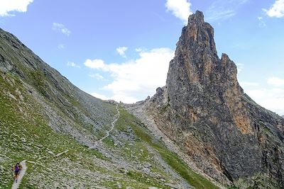 La Rocca Provenzale dominant la valle´e - Val Maira - Piémont - Italie