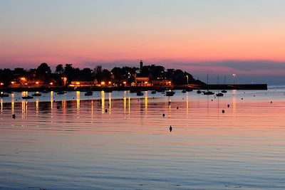 © Yannick Le Gal / CRTB - Port Navalo au coucher du soleil - Morbihan - Bretagne - France Port Navalo au coucher du soleil - Morbihan - Bretagne - France