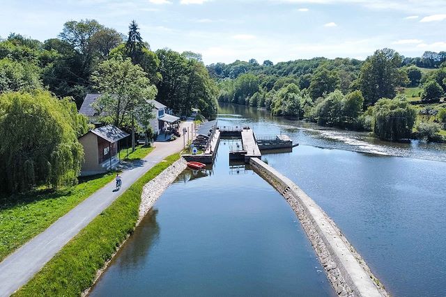 Voyage À vélo en famille au fil de la Mayenne préservée