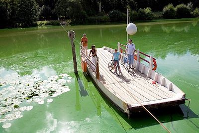 Voyage À vélo en famille au fil de la Mayenne préservée 2