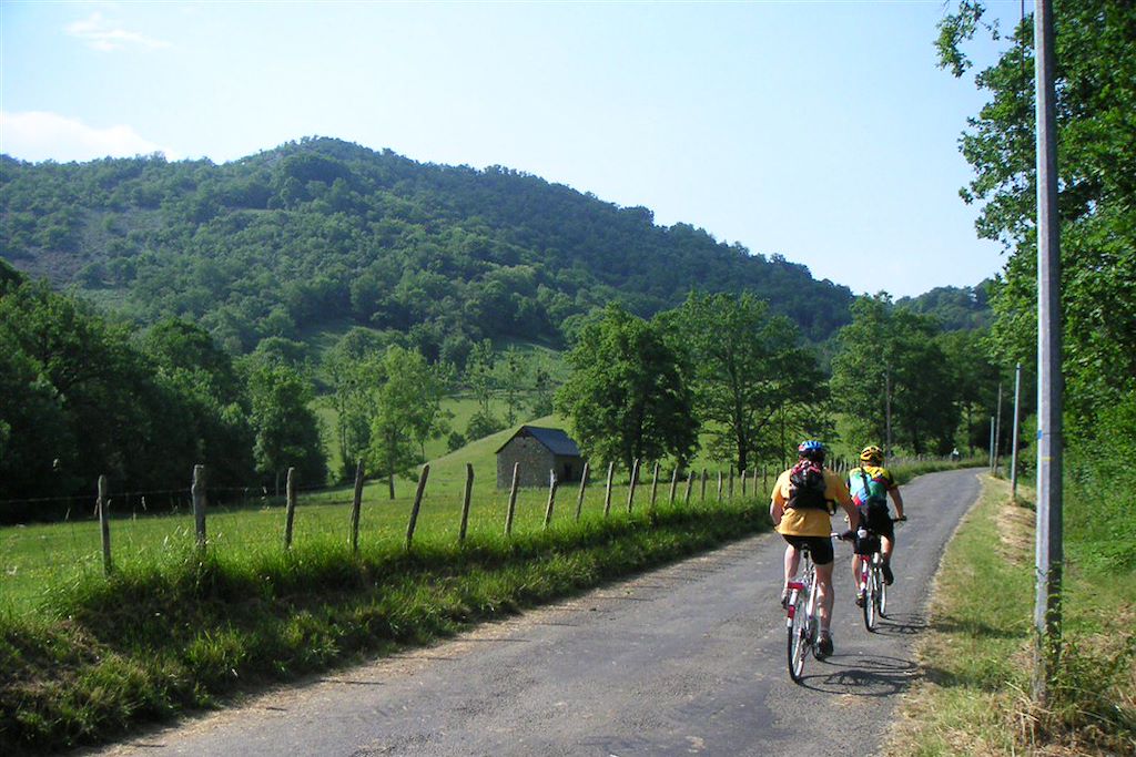 Image Rando vélo Pays Basque - Saint-Jean-Pied-de-Port en vélo électrique - Séjour vélo Pyrénées