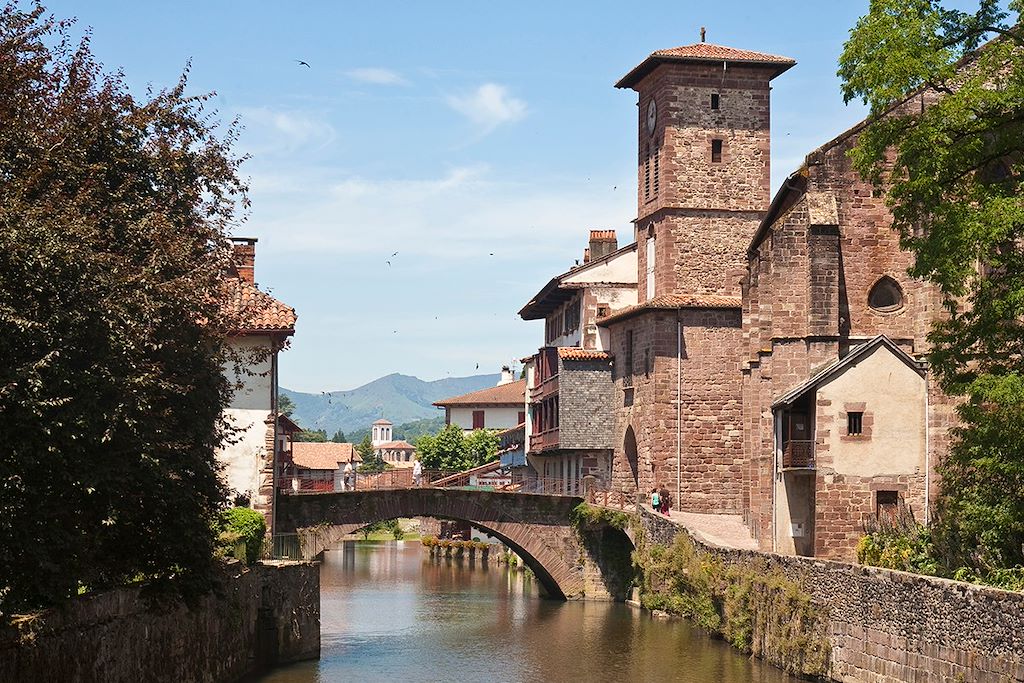 Image Rando vélo Pays Basque - Saint-Jean-Pied-de-Port en vélo électrique - Séjour vélo Pyrénées