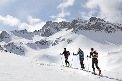 Ski de randonnée en direction du col de la Combe Laboye - Parc naturel régional du Queyras - Hautes-Alpes - France